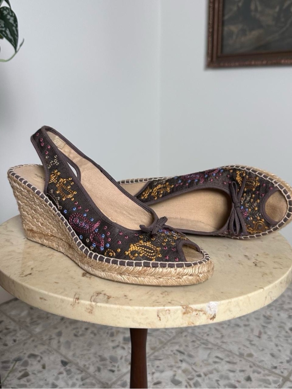 Brown embroidered wedge sandals with multicolored floral embroidery